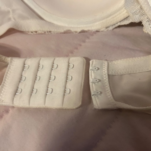 Victoria's Secret 38D Body By Victoria Bra - Picture 3 of 3